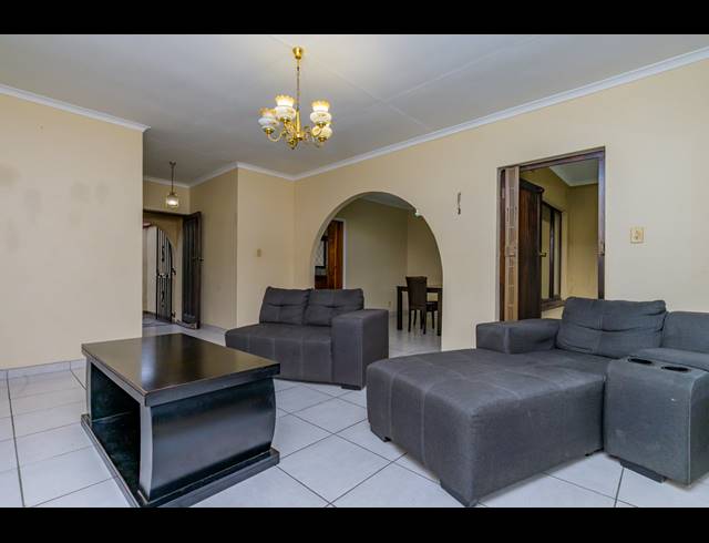 3 BEDROOM TOWNHOUSE FOR SALE IN THE WOLDS